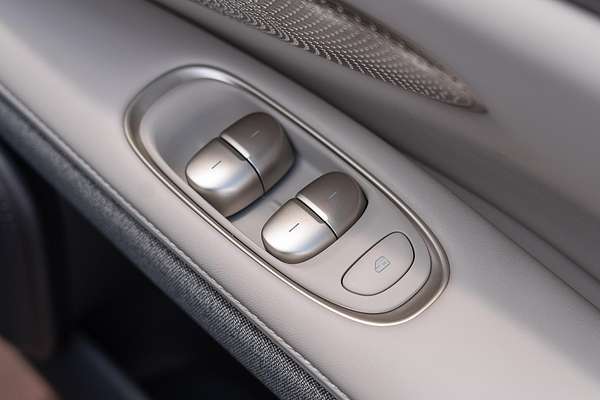 2025 MG IM6 Platinum S12L