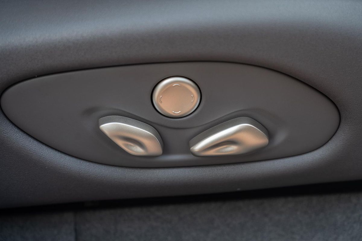 2025 MG IM6 Platinum S12L