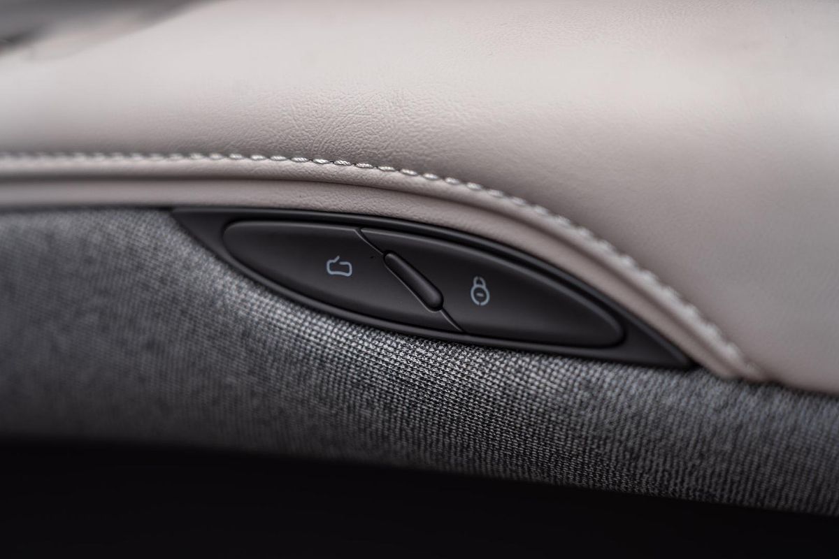 2025 MG IM6 Platinum S12L