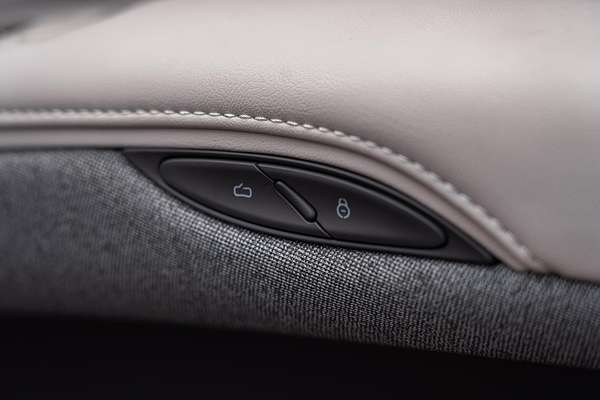 2025 MG IM6 Platinum S12L