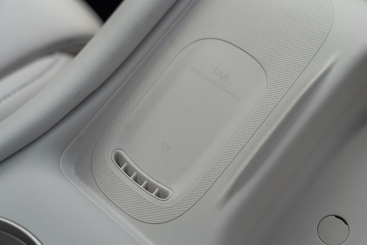 2025 MG IM6 Platinum S12L