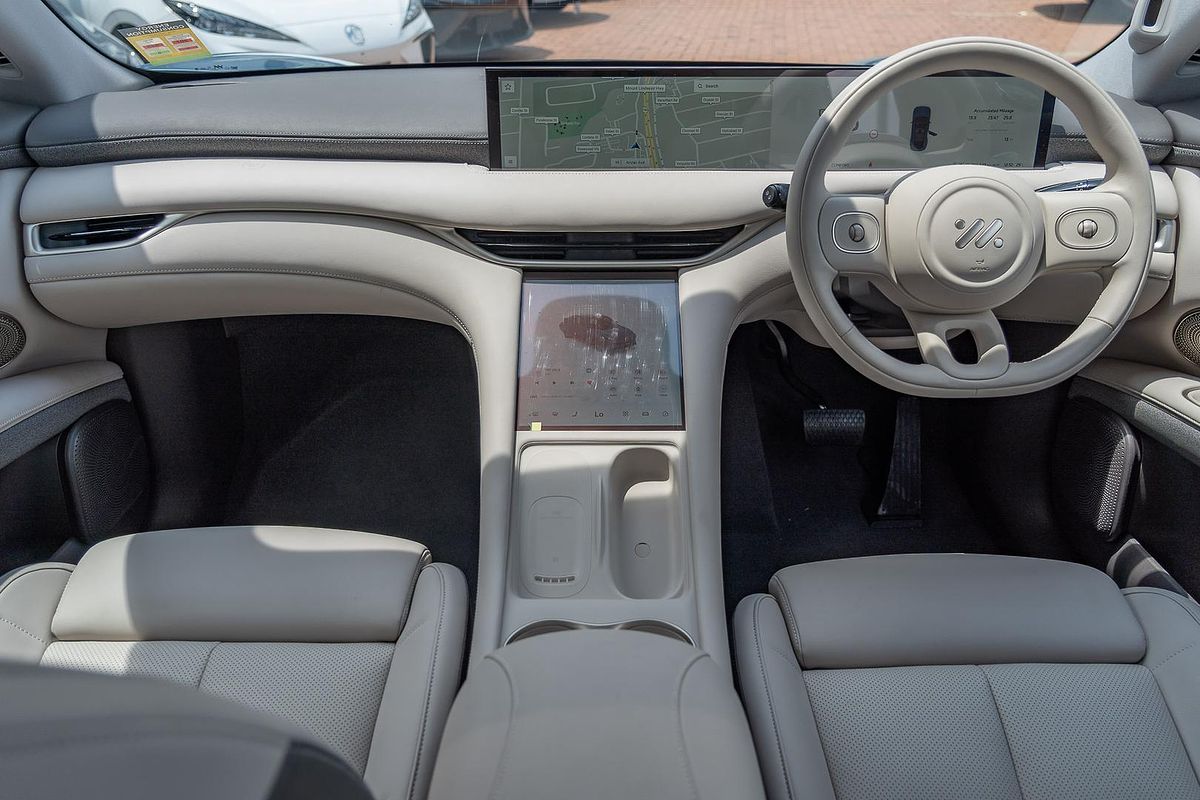 2025 MG IM6 Platinum S12L