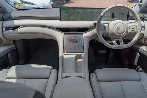 2025 MG IM6 Platinum S12L