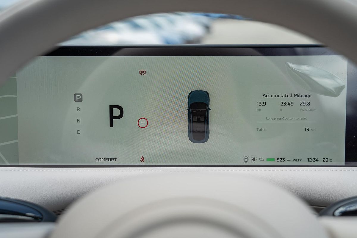 2025 MG IM6 Platinum S12L