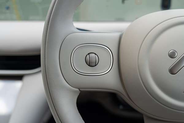 2025 MG IM6 Platinum S12L