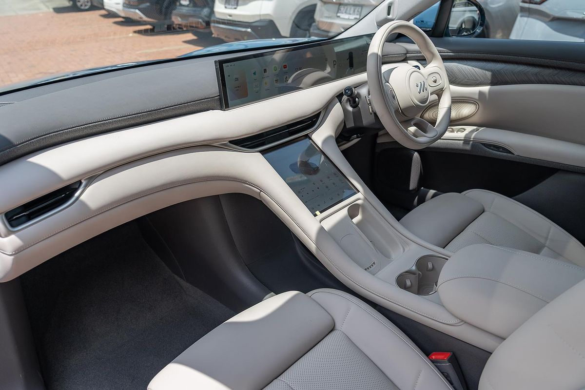 2025 MG IM6 Platinum S12L