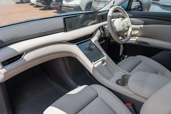 2025 MG IM6 Platinum S12L