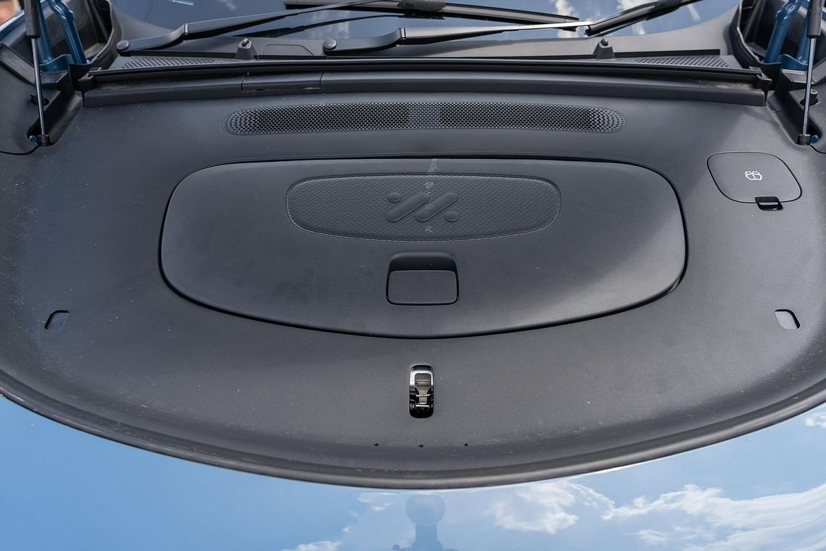 2025 MG IM6 Platinum S12L