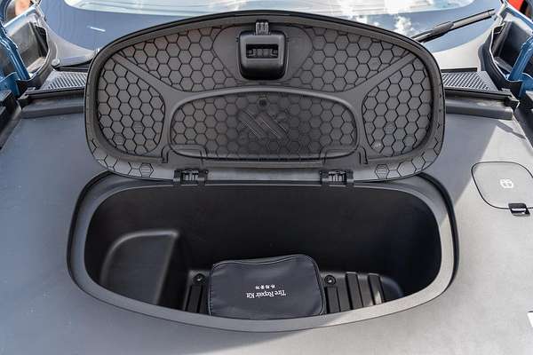 2025 MG IM6 Platinum S12L