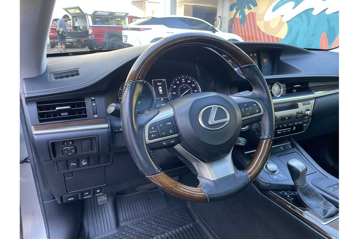 2016 Lexus ES Hybrid