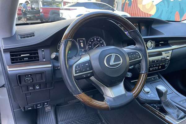 2016 Lexus ES Hybrid