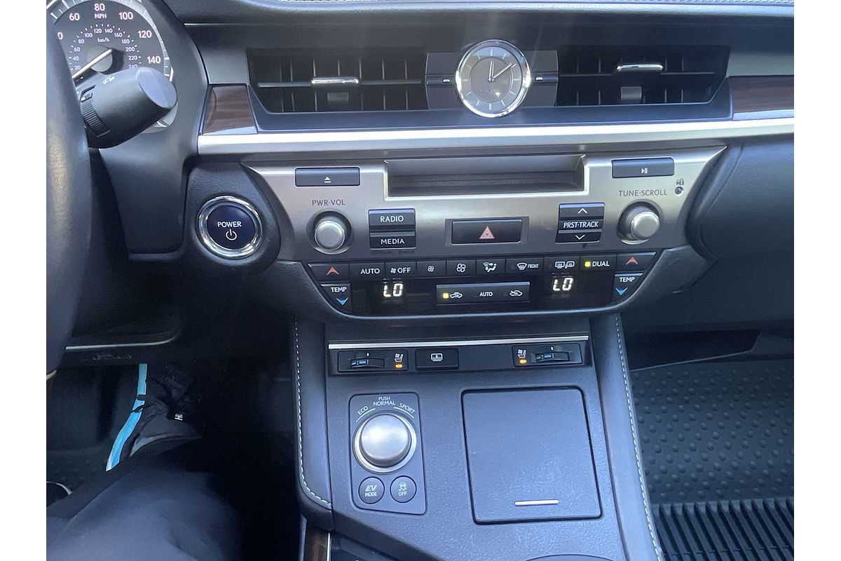 2016 Lexus ES Hybrid