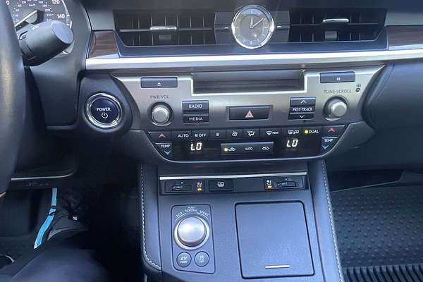 2016 Lexus ES Hybrid