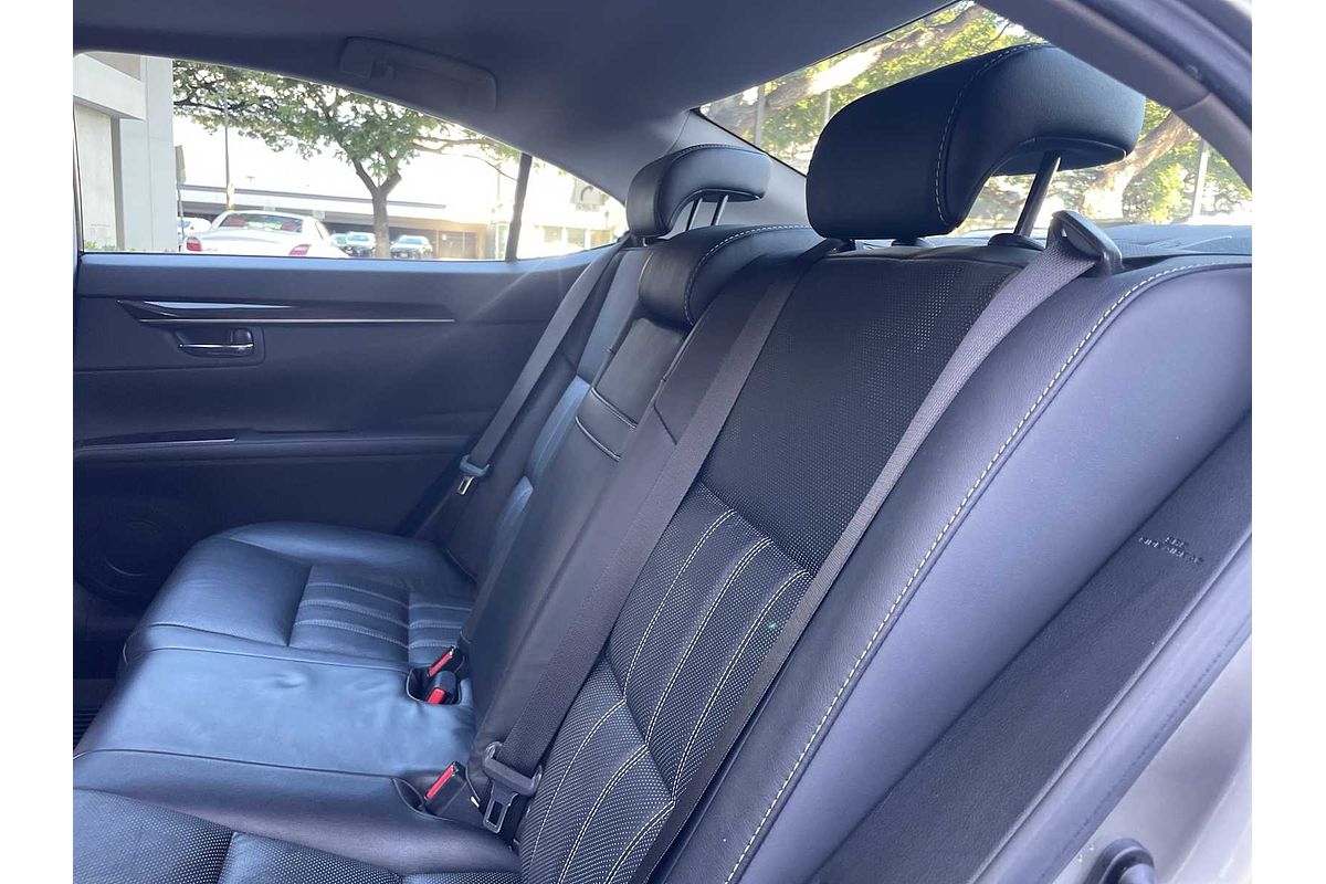 2016 Lexus ES Hybrid