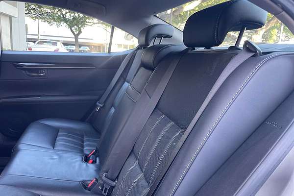 2016 Lexus ES Hybrid