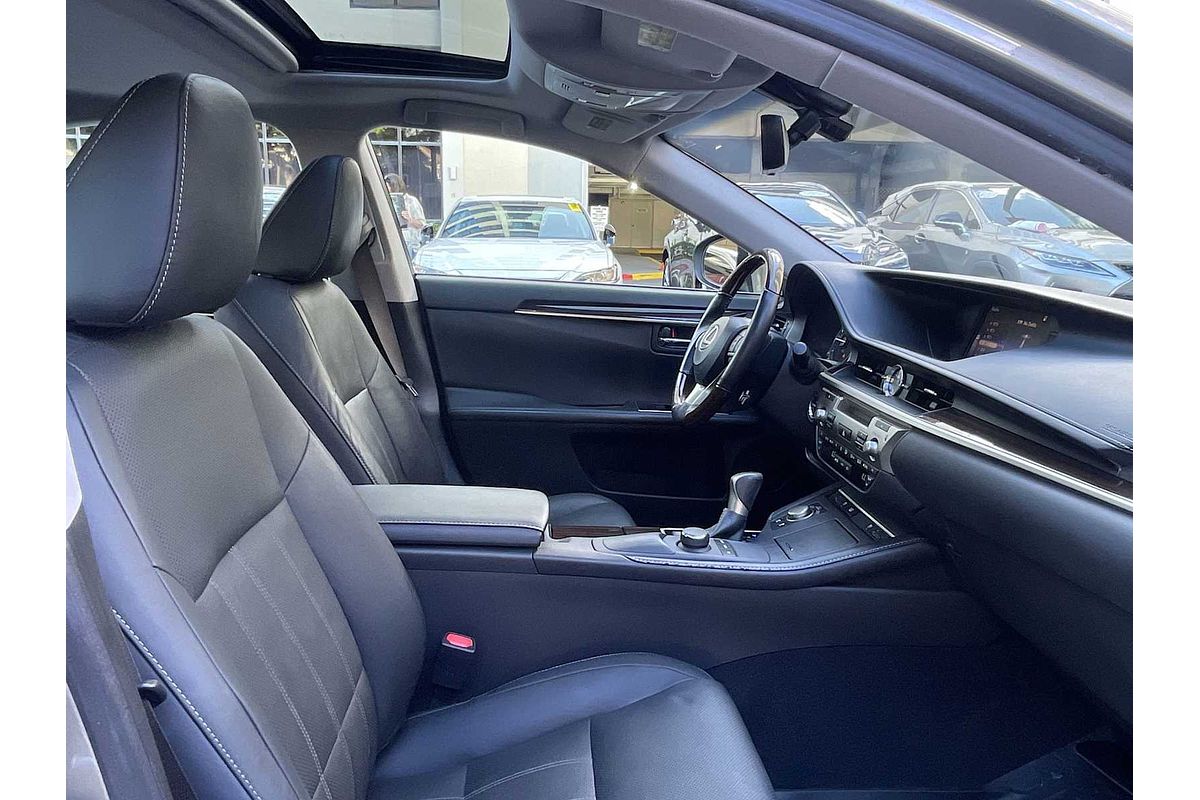 2016 Lexus ES Hybrid