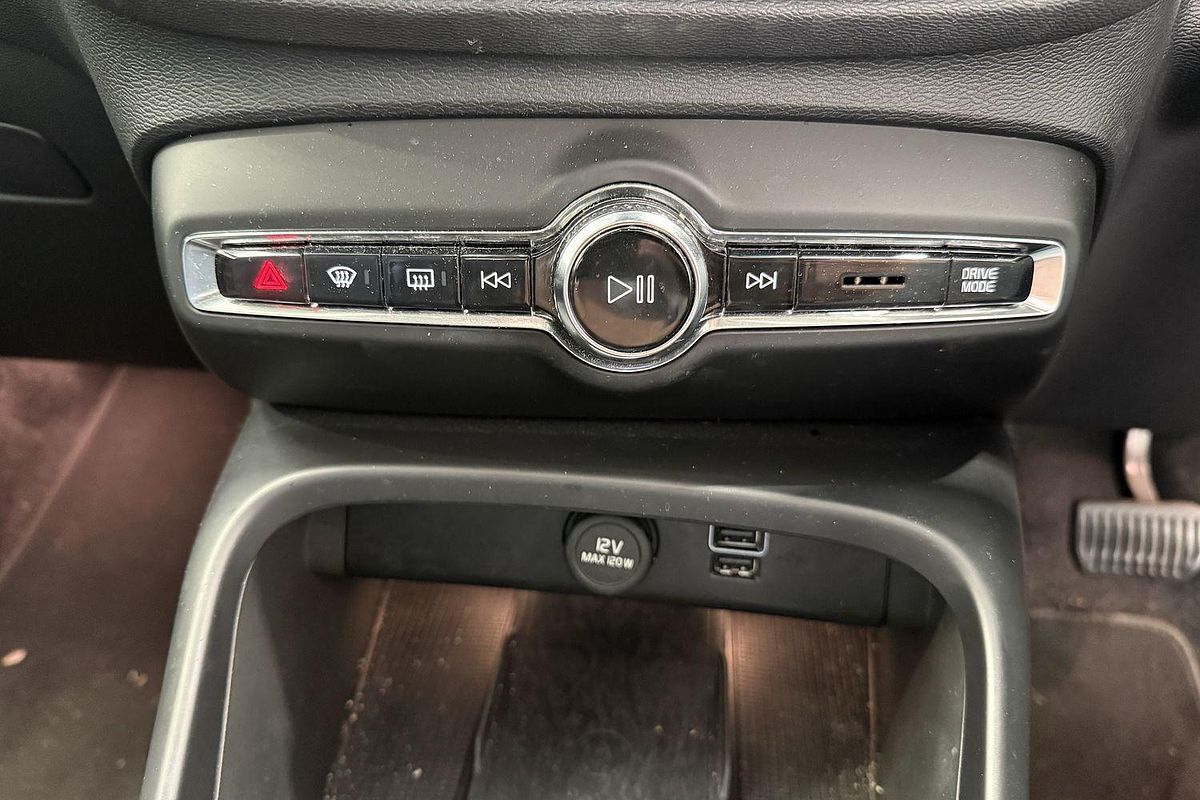 2022 Volvo XC40 T4 Inscription