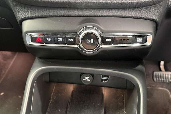 2022 Volvo XC40 T4 Inscription