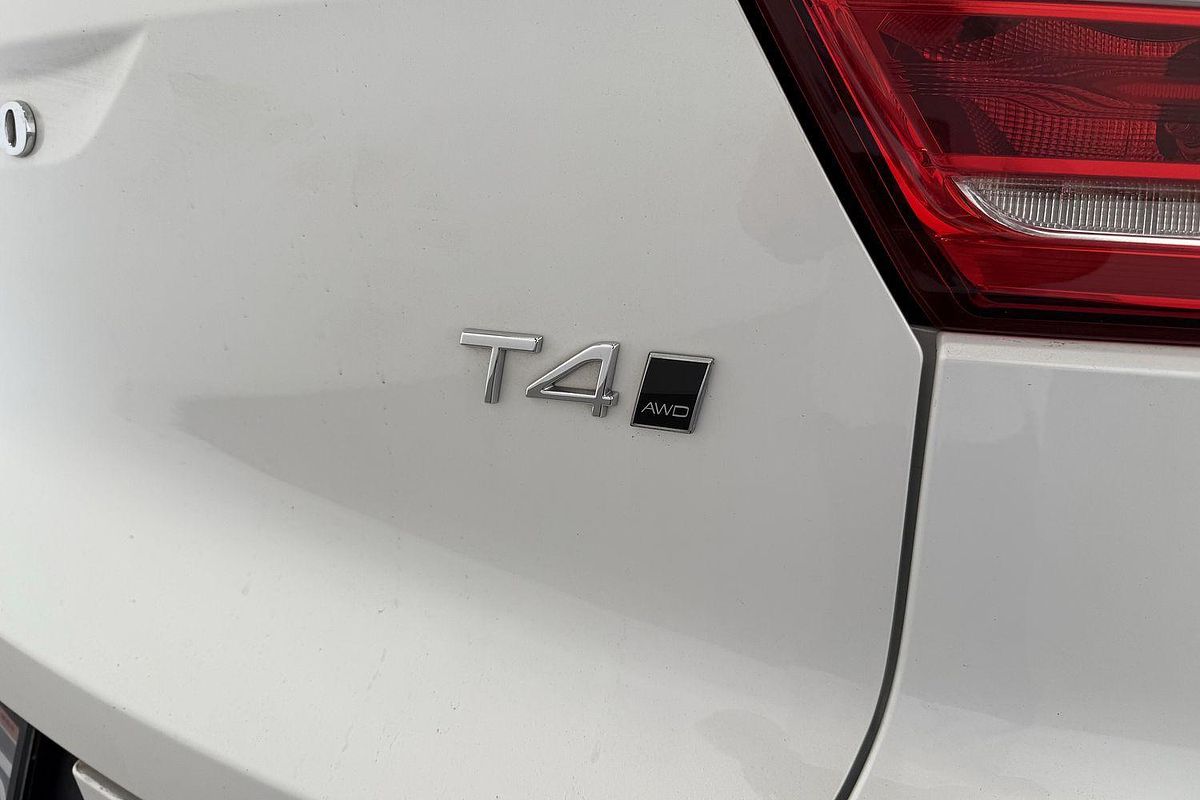 2022 Volvo XC40 T4 Inscription
