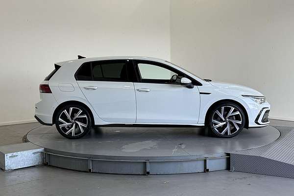 2022 Volkswagen Golf 110TSI R-Line 8