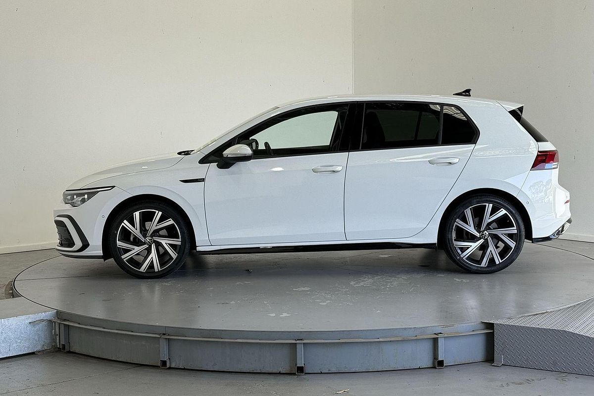 2022 Volkswagen Golf 110TSI R-Line 8