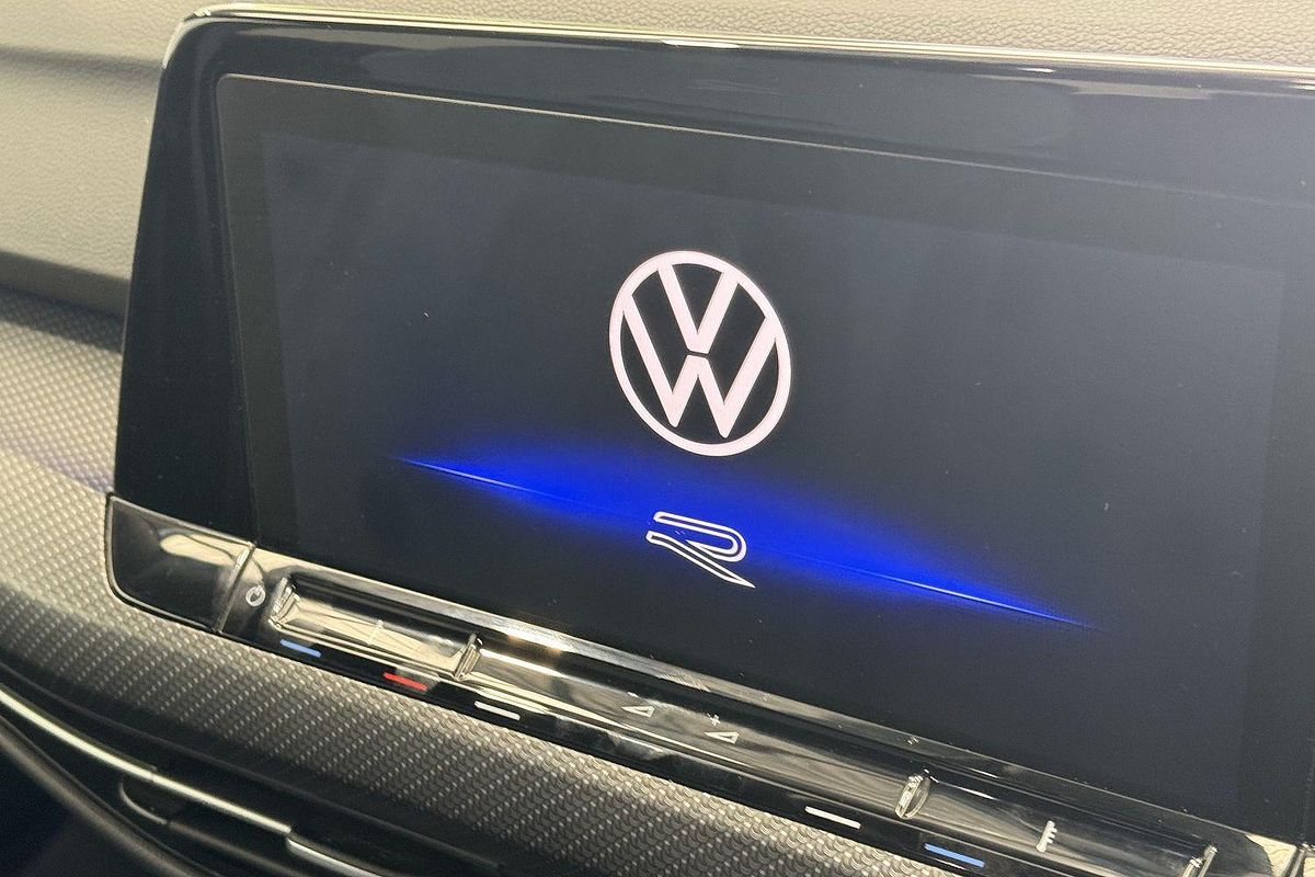 2022 Volkswagen Golf 110TSI R-Line 8