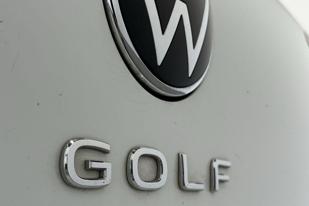 2022 Volkswagen Golf 110TSI R-Line 8