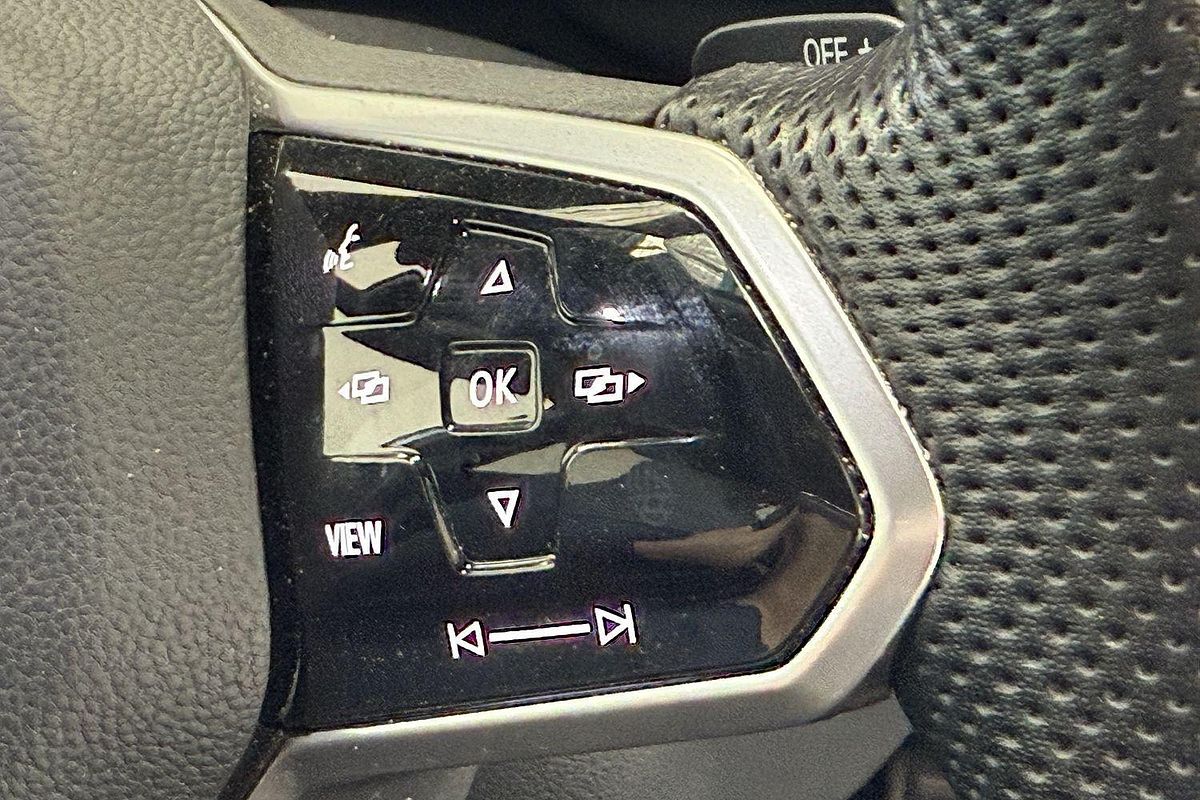 2022 Volkswagen Golf 110TSI R-Line 8