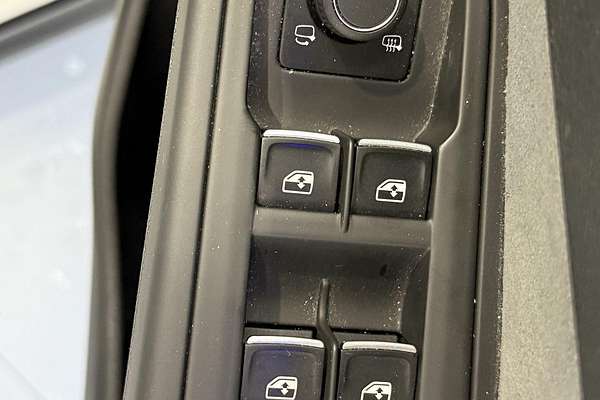 2022 Volkswagen Golf 110TSI R-Line 8