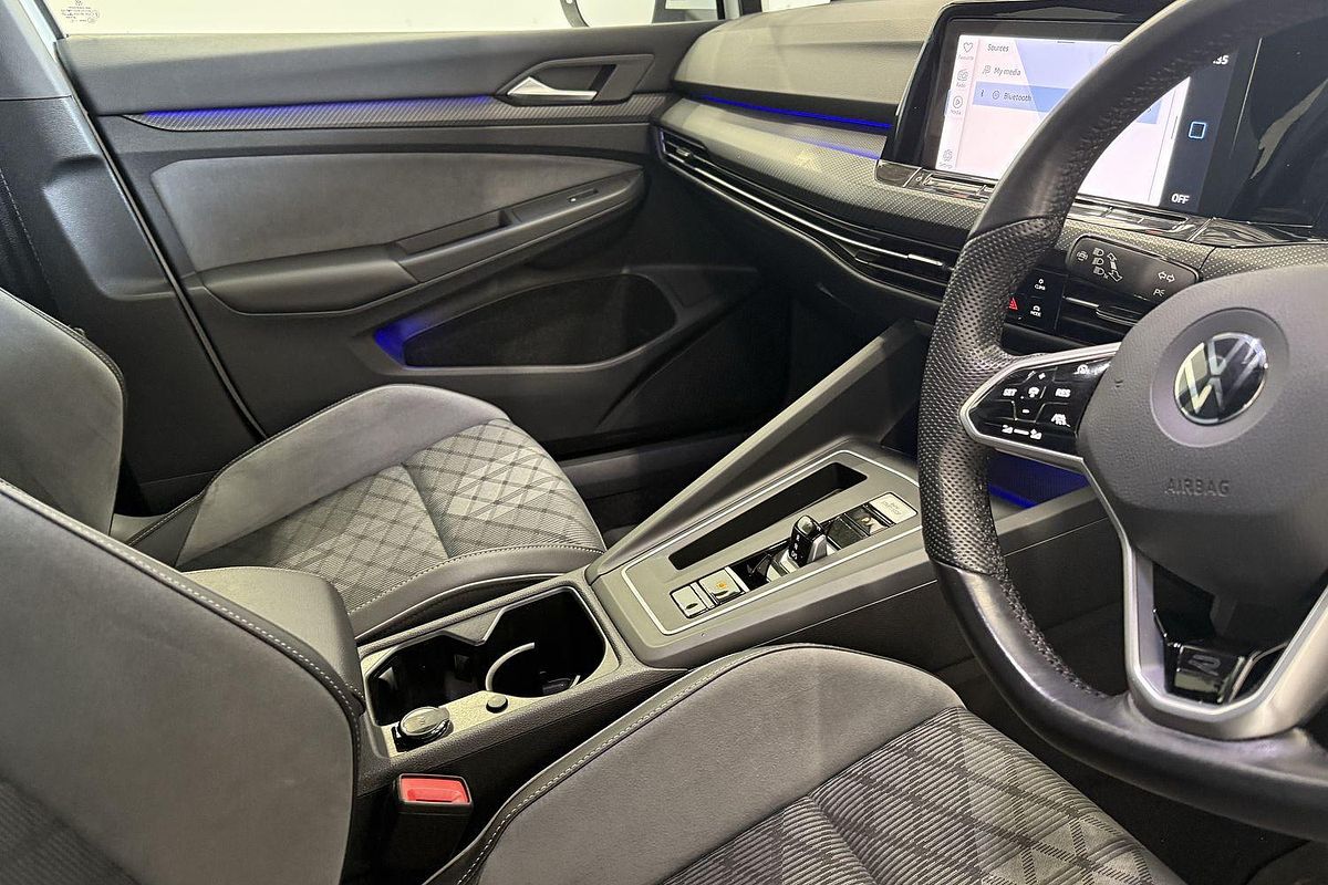 2022 Volkswagen Golf 110TSI R-Line 8