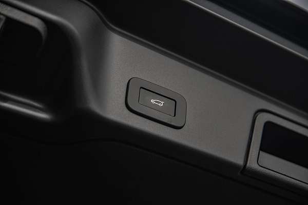 2023 Land Rover Range Rover Evoque P300e Autobiography L551