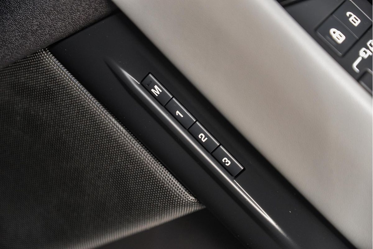 2023 Land Rover Range Rover Evoque P300e Autobiography L551