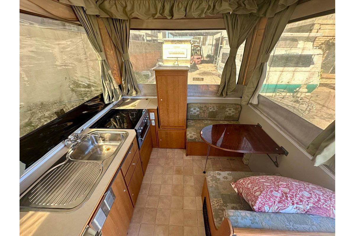 2005 Jayco PENGUIN CAMPER TRAILER