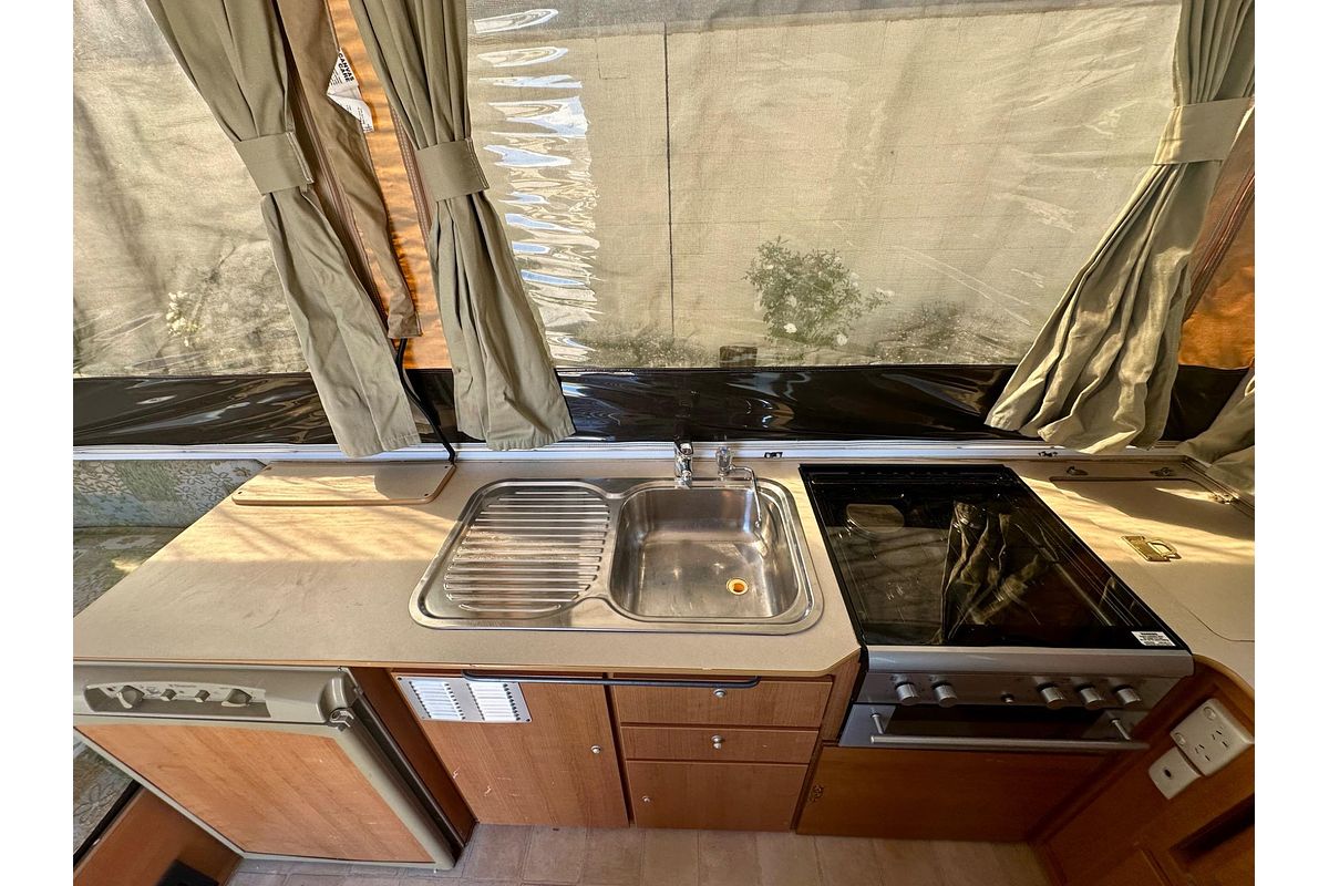 2005 Jayco PENGUIN CAMPER TRAILER