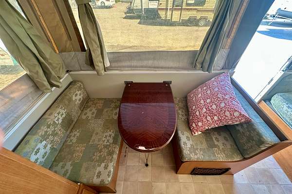 2005 Jayco PENGUIN CAMPER TRAILER