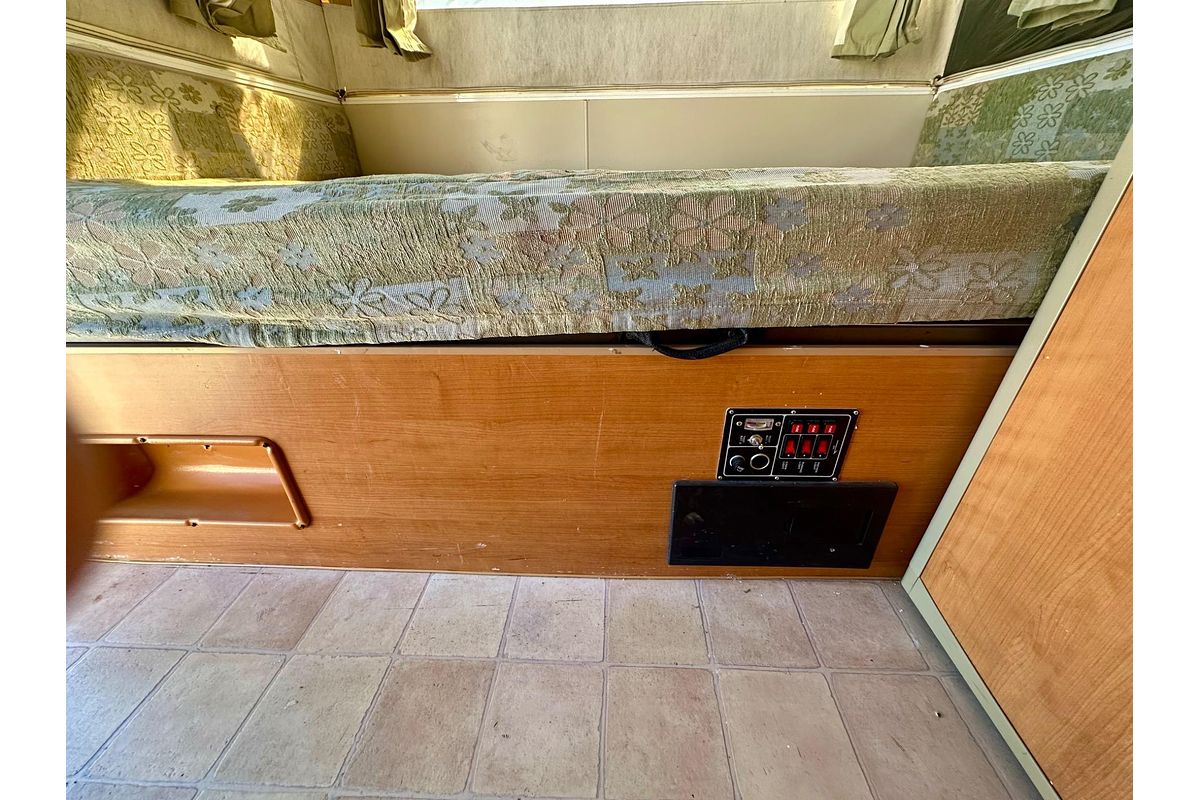 2005 Jayco PENGUIN CAMPER TRAILER