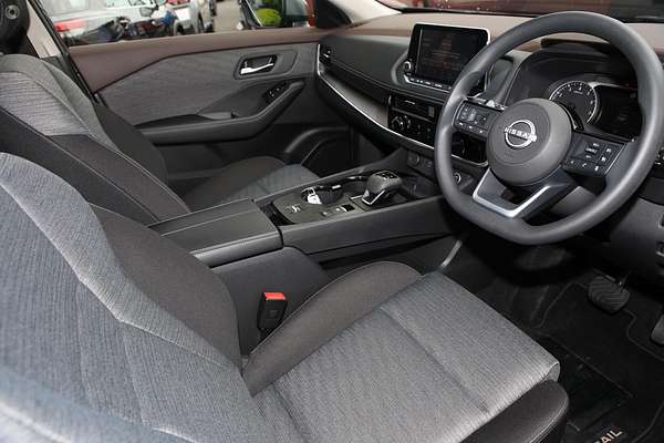 2025 Nissan X-TRAIL ST T33