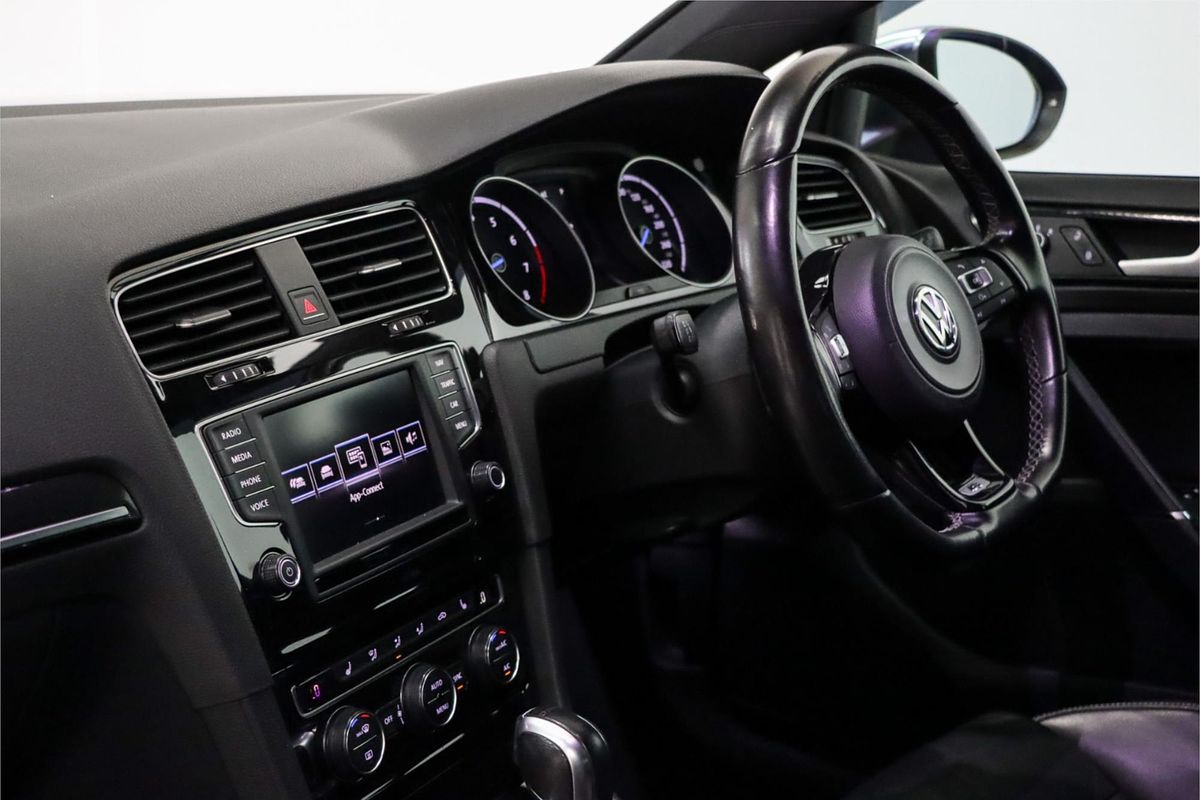 2017 Volkswagen Golf R VII