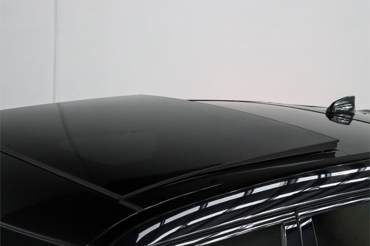 2018 Land Rover Range Rover Velar P300 R-Dynamic HSE L560