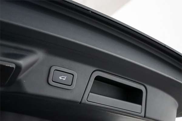 2018 Land Rover Range Rover Velar P300 R-Dynamic HSE L560