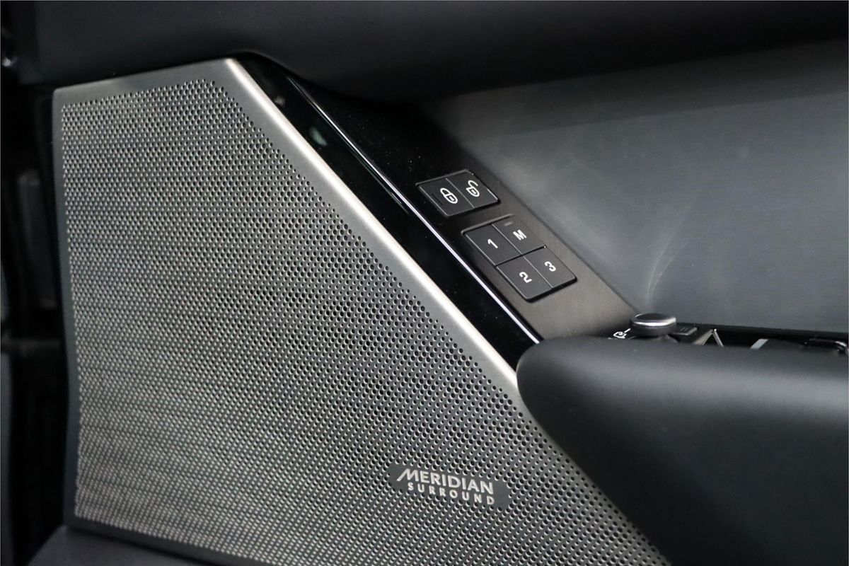 2018 Land Rover Range Rover Velar P300 R-Dynamic HSE L560