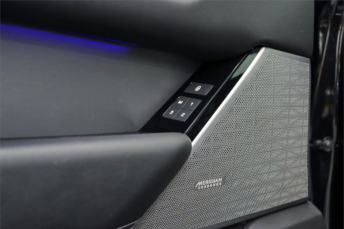 2018 Land Rover Range Rover Velar P300 R-Dynamic HSE L560