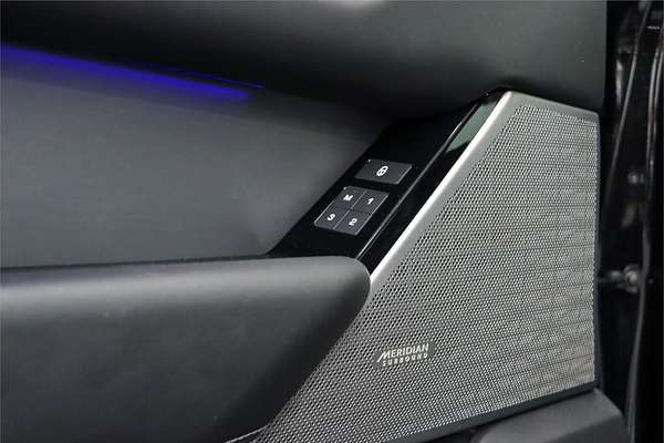 2018 Land Rover Range Rover Velar P300 R-Dynamic HSE L560