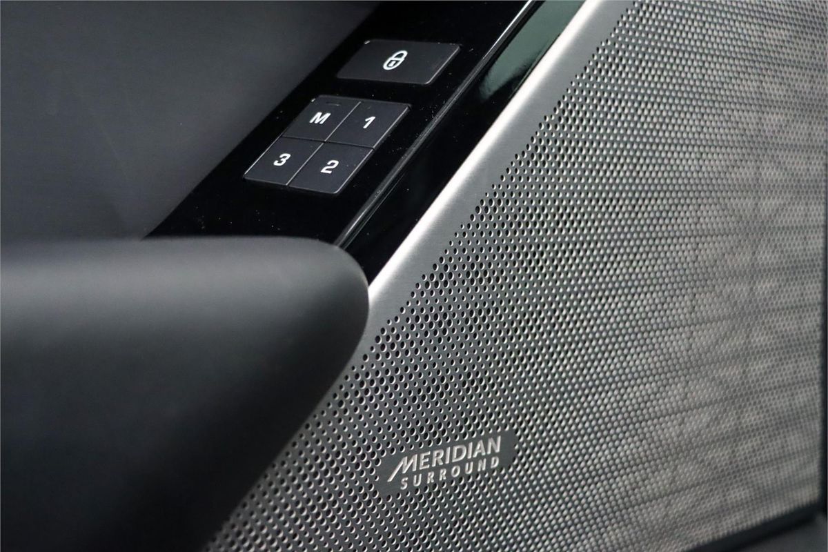 2018 Land Rover Range Rover Velar P300 R-Dynamic HSE L560