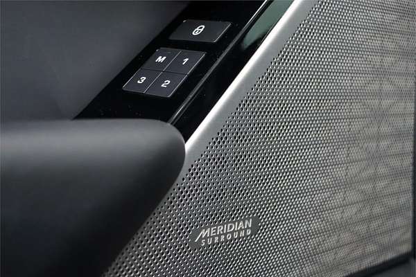 2018 Land Rover Range Rover Velar P300 R-Dynamic HSE L560