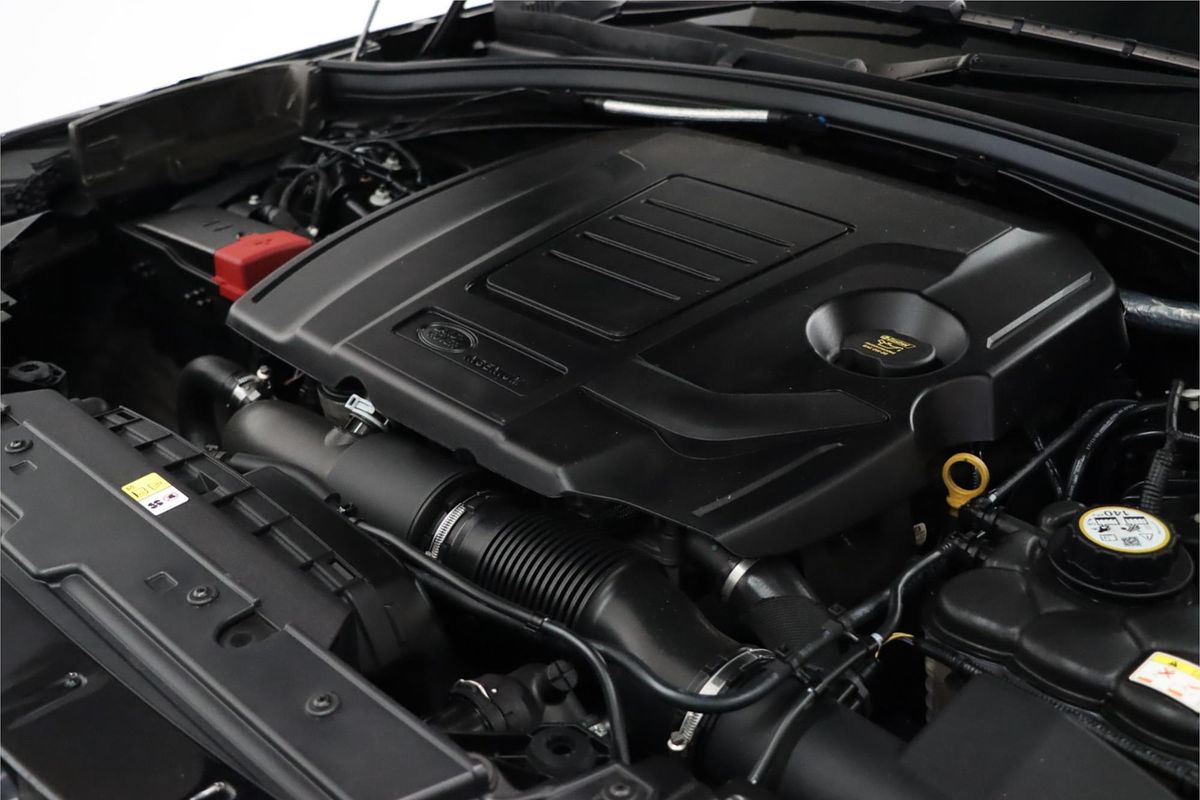 2018 Land Rover Range Rover Velar P300 R-Dynamic HSE L560