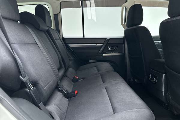 2016 Mitsubishi Pajero GLX NX