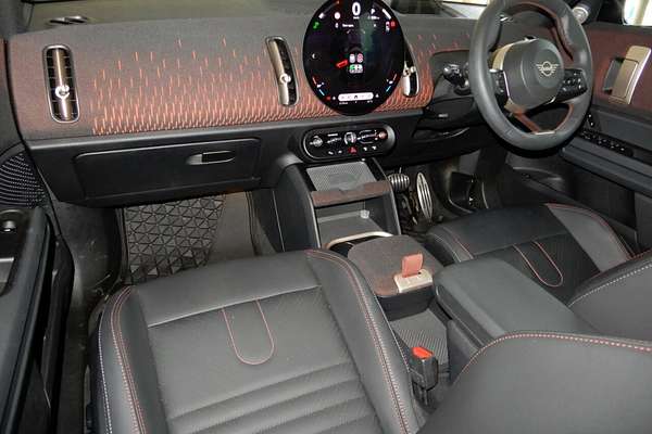 2024 MINI Countryman JCW Favoured U25