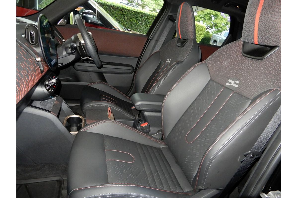 2024 MINI Countryman JCW Favoured U25