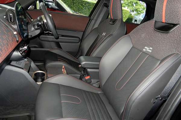 2024 MINI Countryman JCW Favoured U25